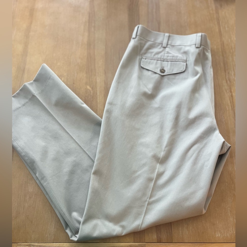 L.L. Bean Men's Khaki Chinos natural fit size 42x34 100% cotton